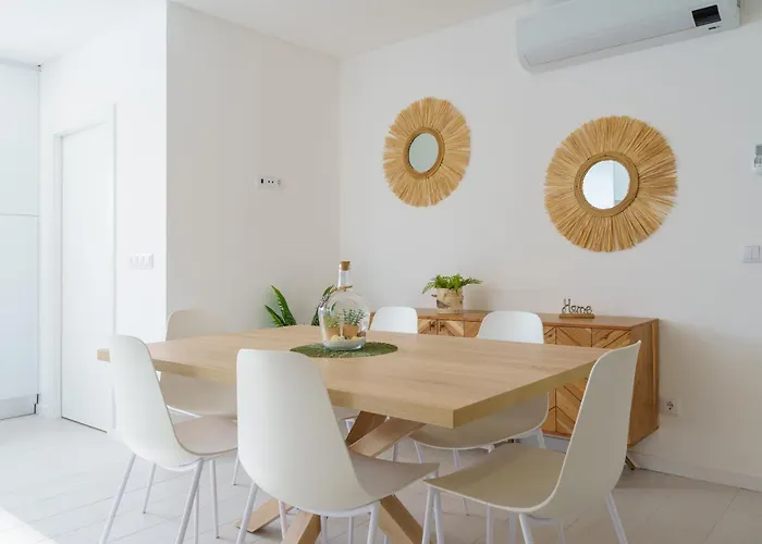 Villa Lola Luxury Villa With Private Pool And Jacuzzi 别墅 *